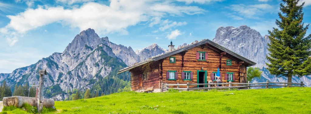 Bilan estival 2026 des résidences de tourisme : l’avant-saison et la montagne amortissent un mois d’août sous pression